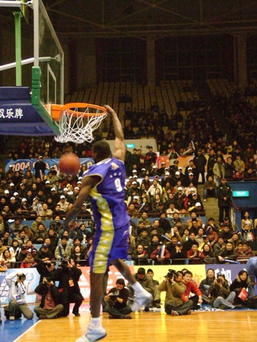 尔背后真相 尔背后真相